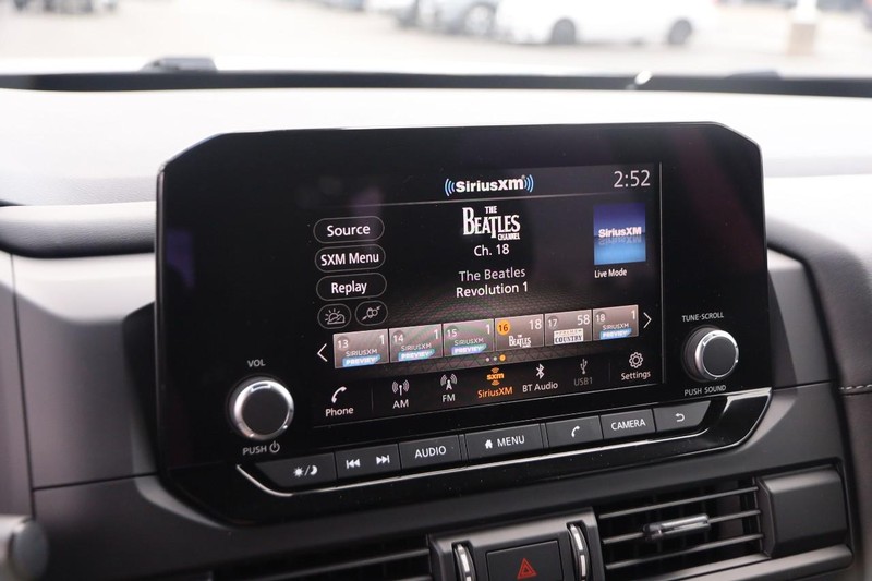Nissan Pathfinder Vehicle Image 17