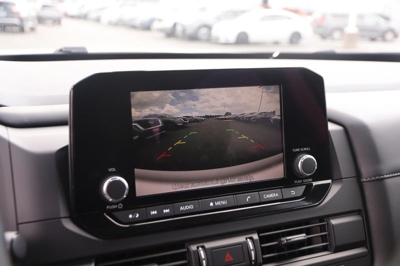 Nissan Pathfinder Vehicle Image 18