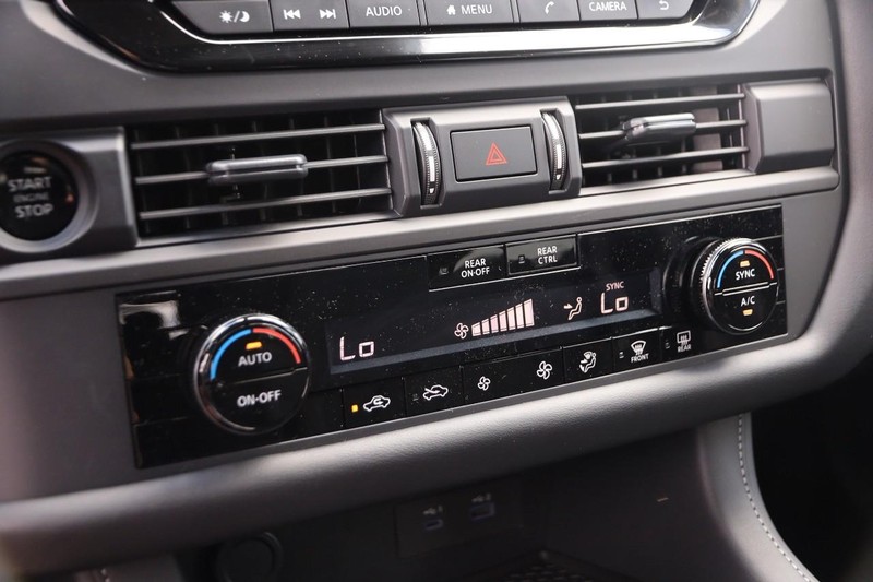 Nissan Pathfinder Vehicle Image 19