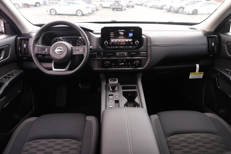 Nissan Pathfinder Vehicle Image 22