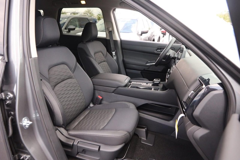 Nissan Pathfinder Vehicle Image 27