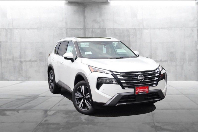 Nissan Rogue Vehicle Image 02