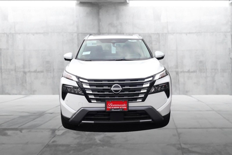 Nissan Rogue Vehicle Image 04