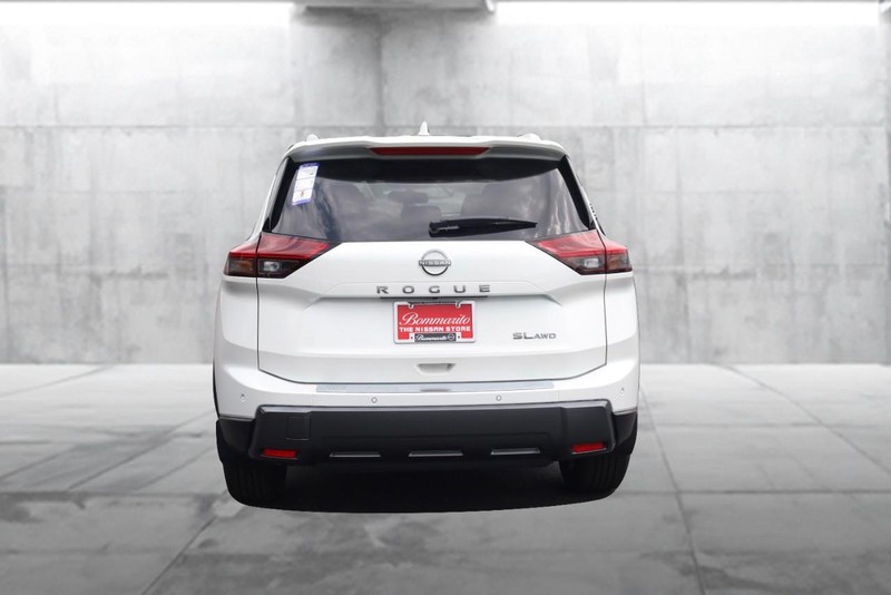 Nissan Rogue Vehicle Image 06
