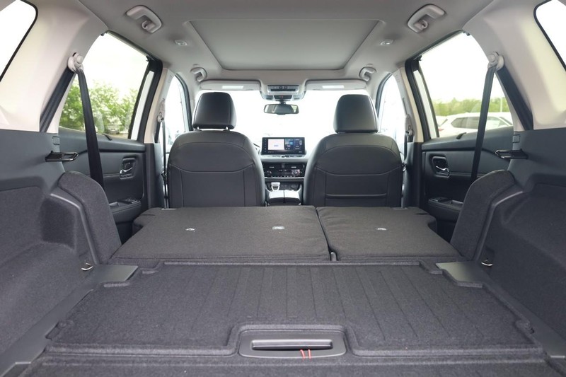Nissan Rogue Vehicle Image 08
