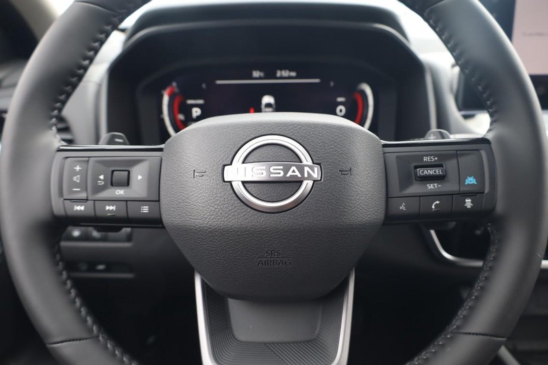 Nissan Rogue Vehicle Image 09