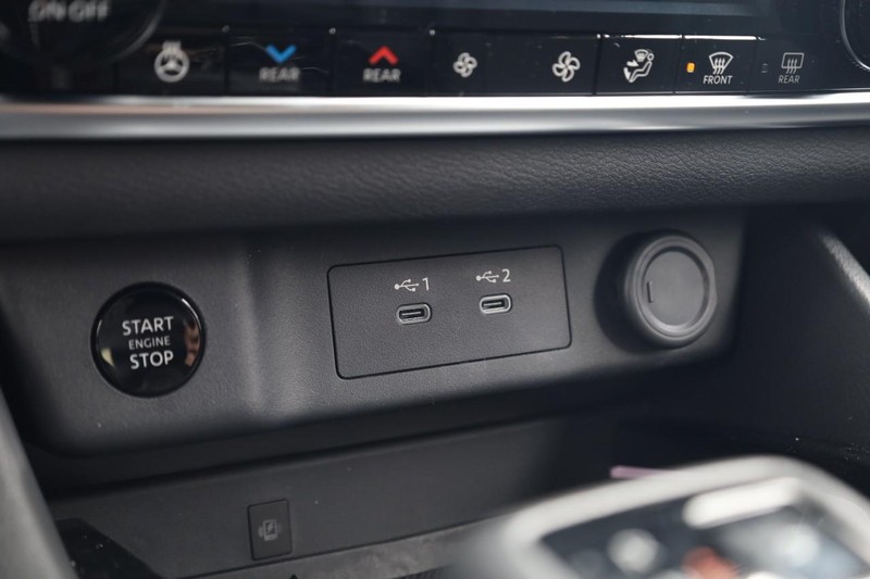 Nissan Rogue Vehicle Image 13