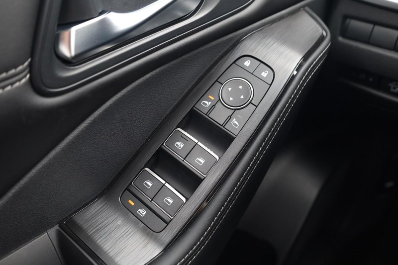 Nissan Rogue Vehicle Image 16