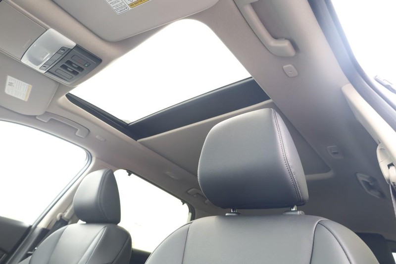 Nissan Rogue Vehicle Image 19