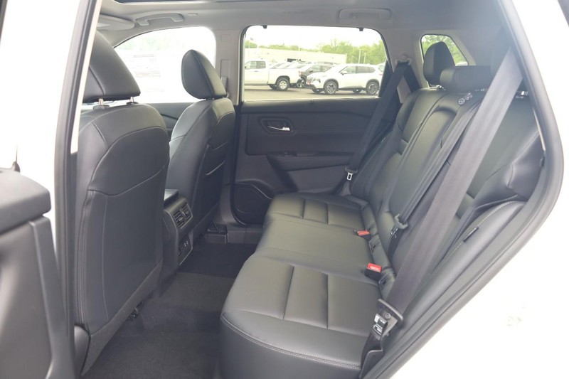 Nissan Rogue Vehicle Image 20