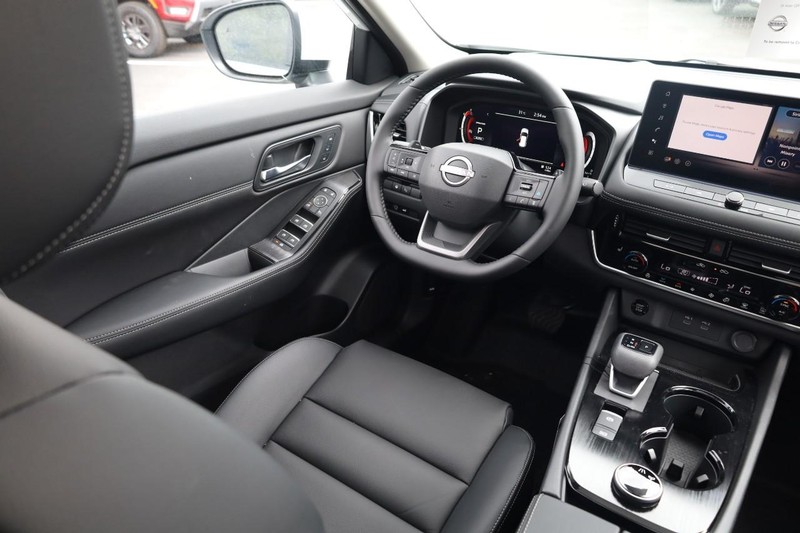 Nissan Rogue Vehicle Image 23