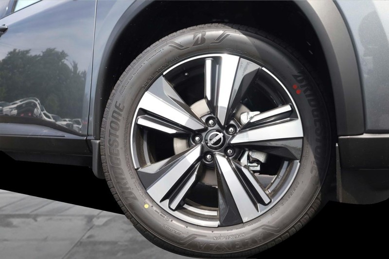 Nissan Rogue Vehicle Image 03