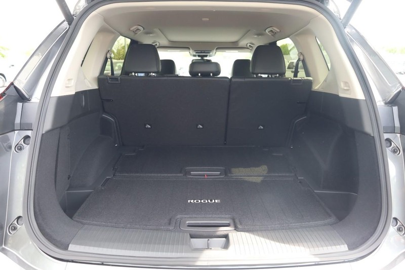 Nissan Rogue Vehicle Image 07