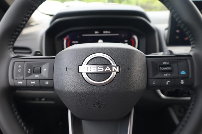 Nissan Rogue Vehicle Image 09