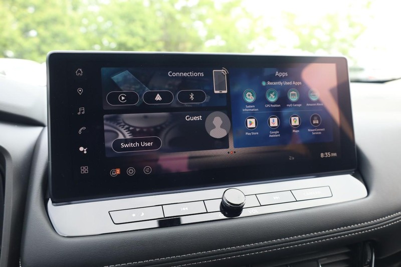 Nissan Rogue Vehicle Image 12