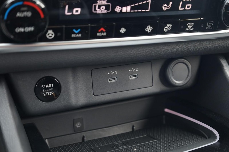 Nissan Rogue Vehicle Image 15