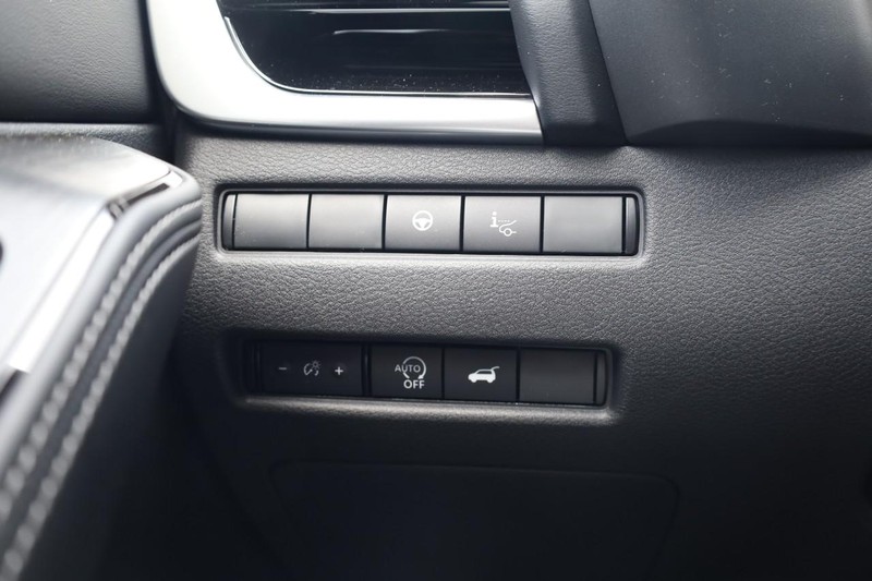 Nissan Rogue Vehicle Image 17