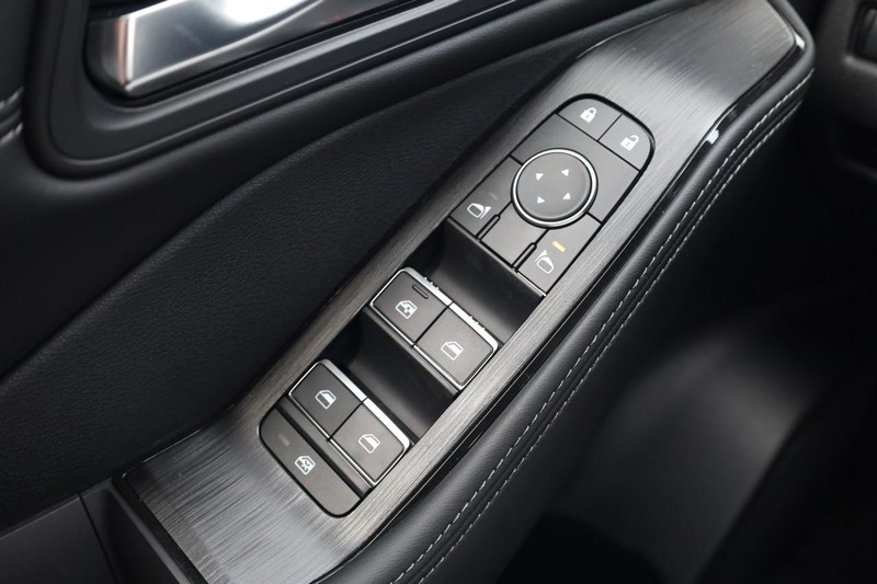 Nissan Rogue Vehicle Image 18
