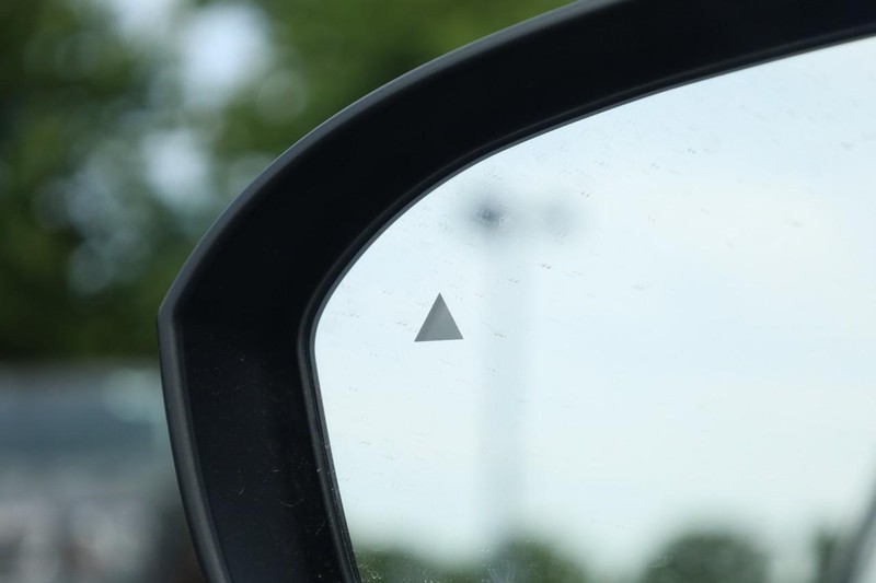 Nissan Rogue Vehicle Image 19