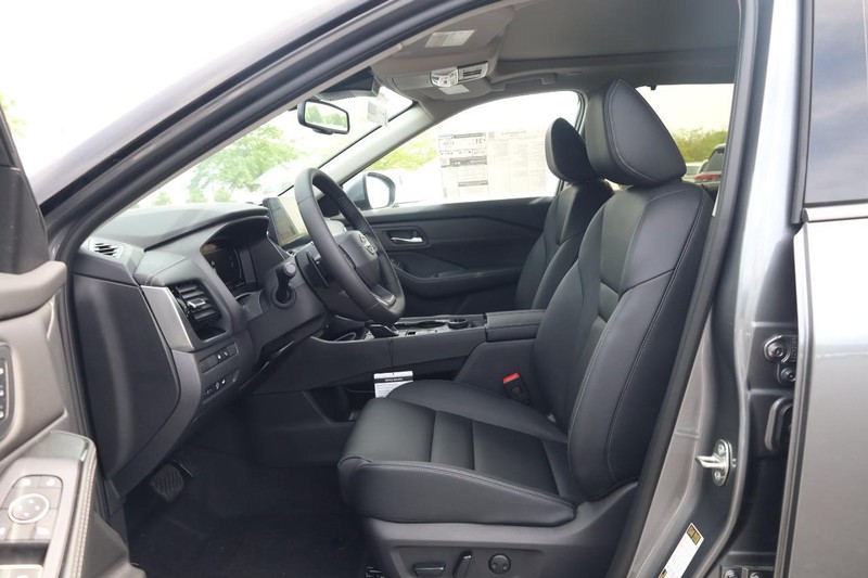 Nissan Rogue Vehicle Image 20