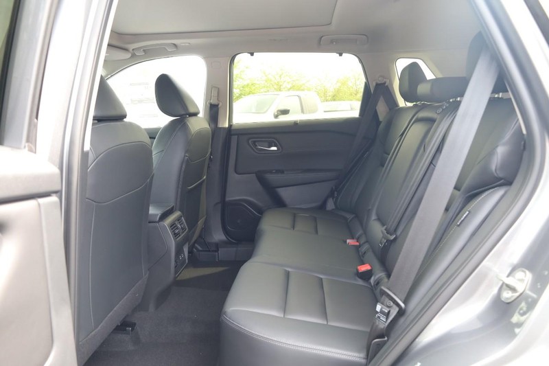 Nissan Rogue Vehicle Image 21
