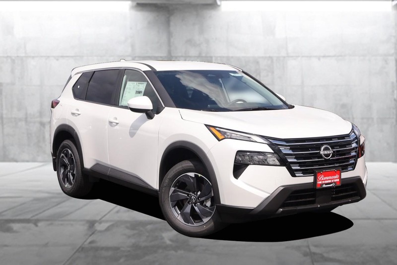 Nissan Rogue Vehicle Image 02
