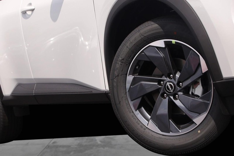 Nissan Rogue Vehicle Image 03