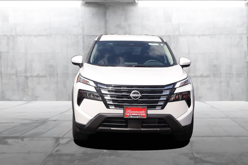 Nissan Rogue Vehicle Image 04