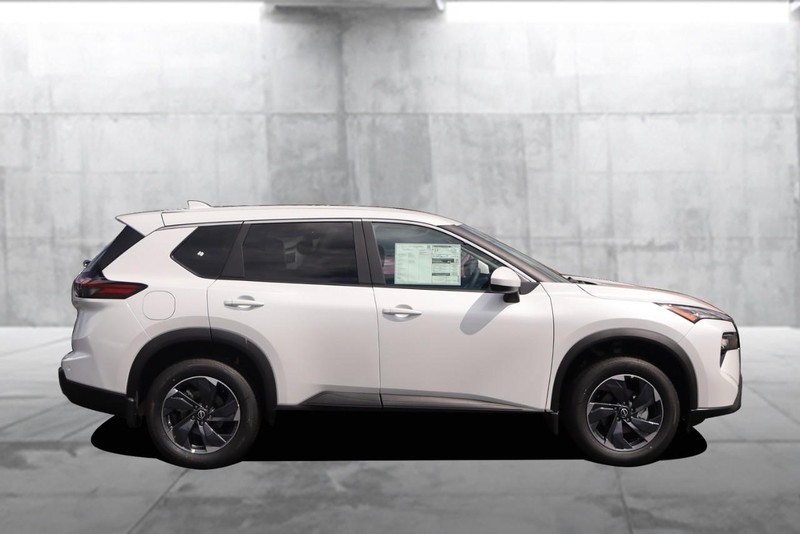 Nissan Rogue Vehicle Image 05