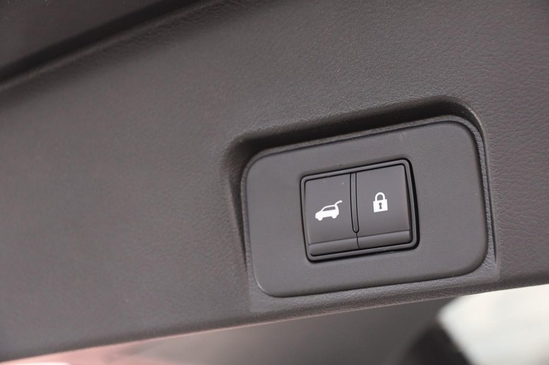 Nissan Rogue Vehicle Image 08