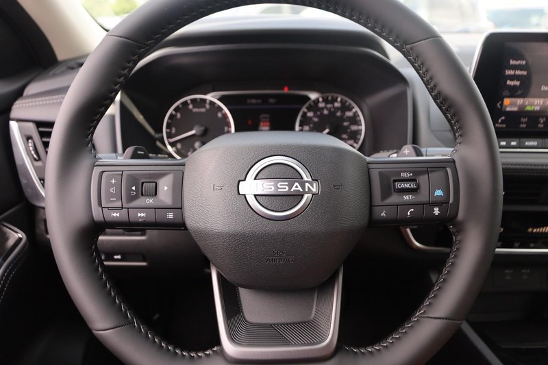 Nissan Rogue Vehicle Image 11