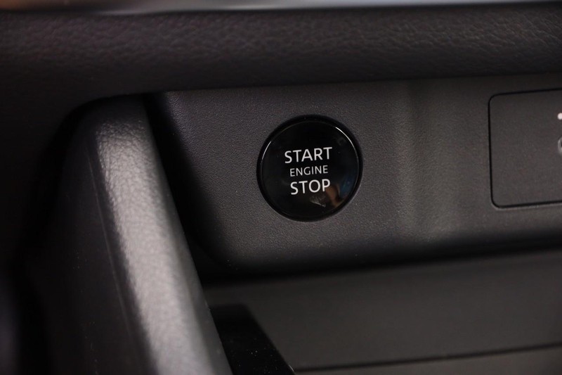 Nissan Rogue Vehicle Image 15