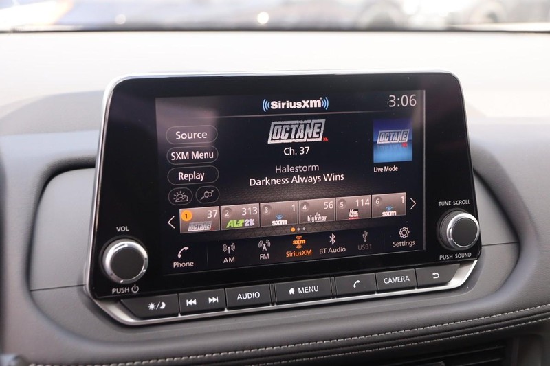 Nissan Rogue Vehicle Image 16