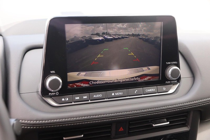 Nissan Rogue Vehicle Image 17