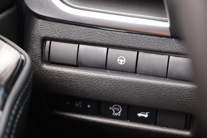 Nissan Rogue Vehicle Image 19