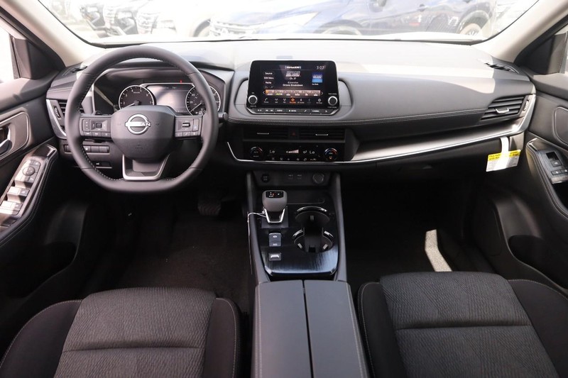 Nissan Rogue Vehicle Image 20