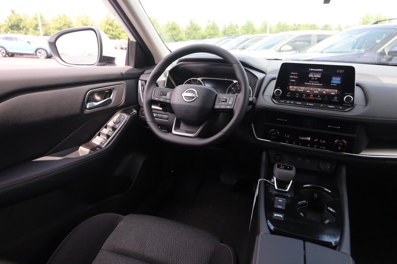 Nissan Rogue Vehicle Image 21