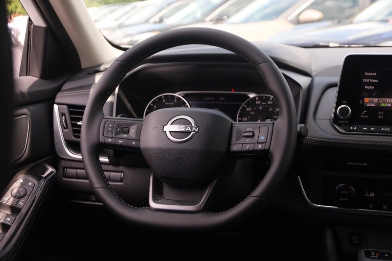 Nissan Rogue Vehicle Image 22
