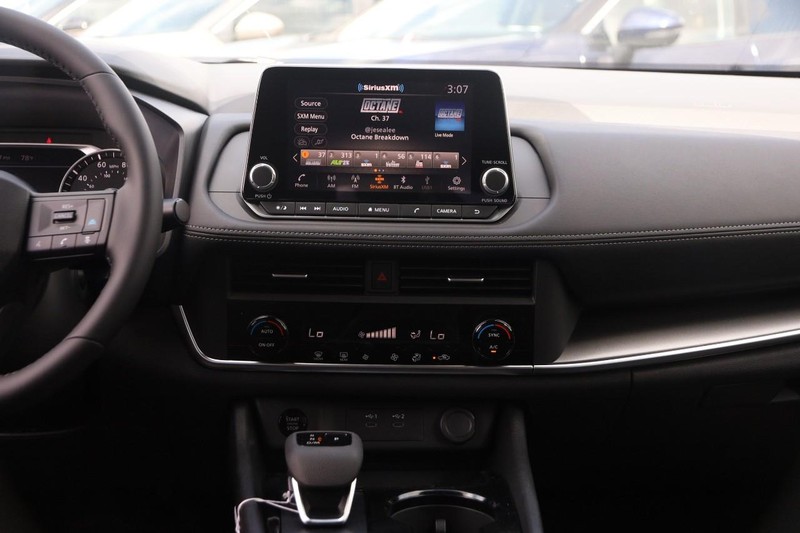 Nissan Rogue Vehicle Image 23
