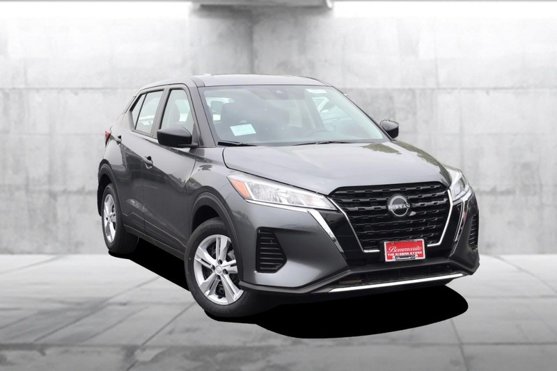 Nissan Kicks Play Vehicle Image 02