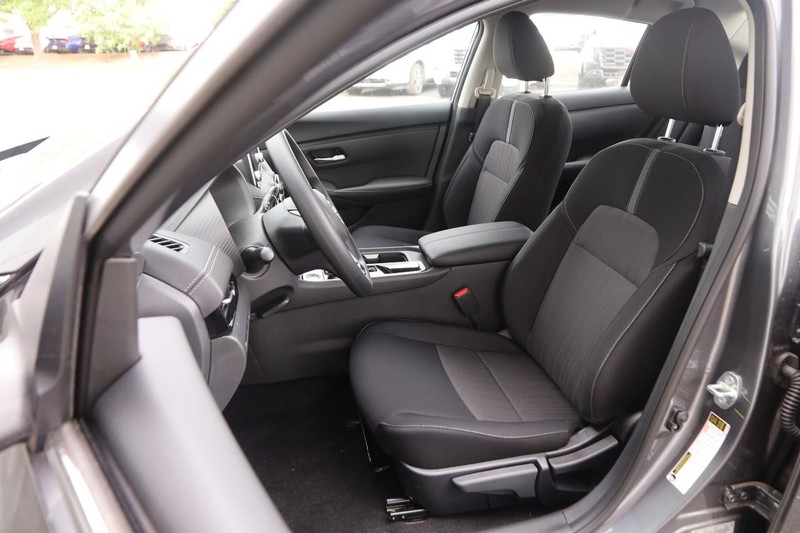 Nissan Sentra Vehicle Image 08