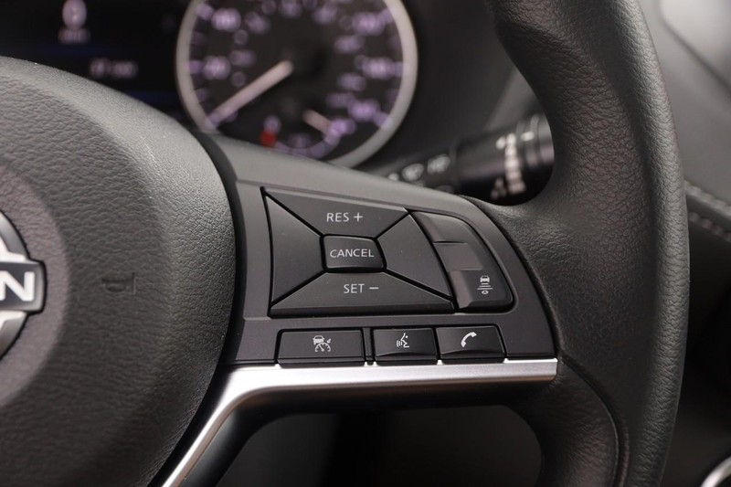 Nissan Sentra Vehicle Image 12