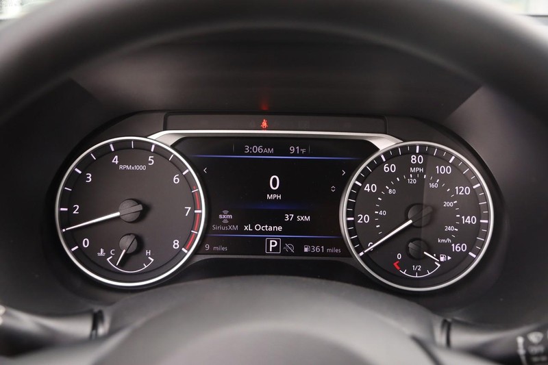 Nissan Sentra Vehicle Image 13