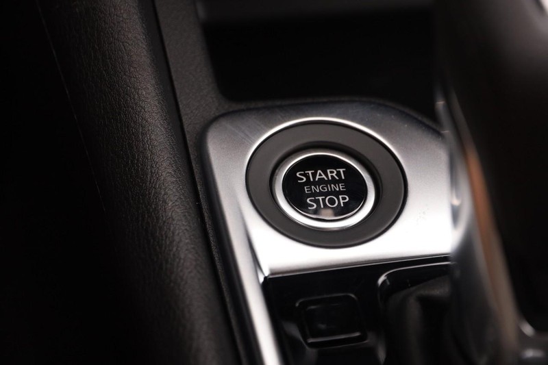Nissan Sentra Vehicle Image 14