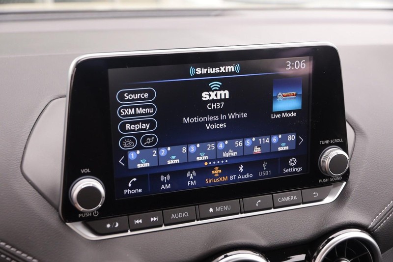 Nissan Sentra Vehicle Image 15