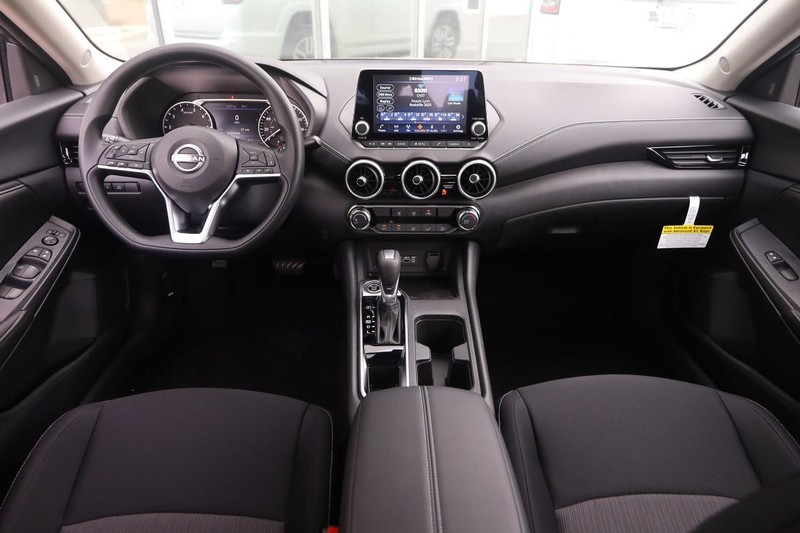 Nissan Sentra Vehicle Image 20