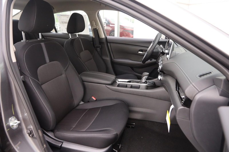 Nissan Sentra Vehicle Image 25