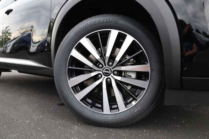 Nissan Pathfinder Vehicle Image 02