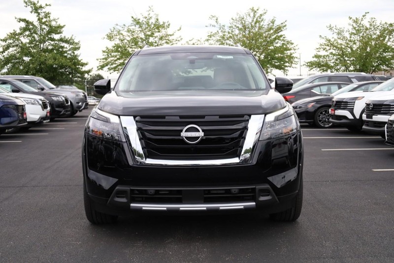 Nissan Pathfinder Vehicle Image 03