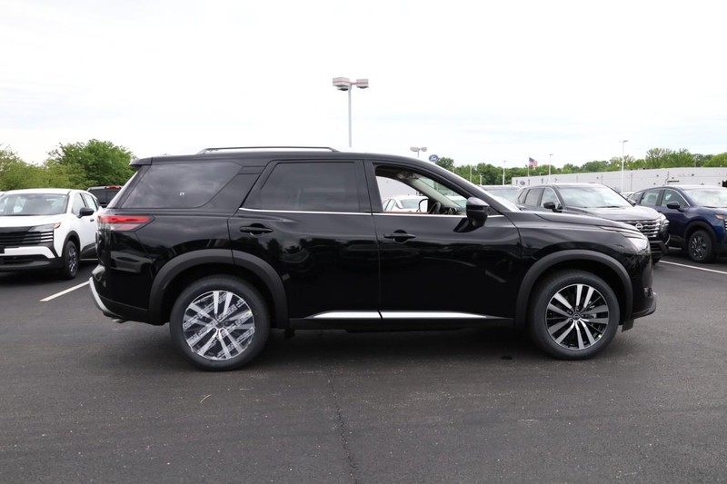 Nissan Pathfinder Vehicle Image 04